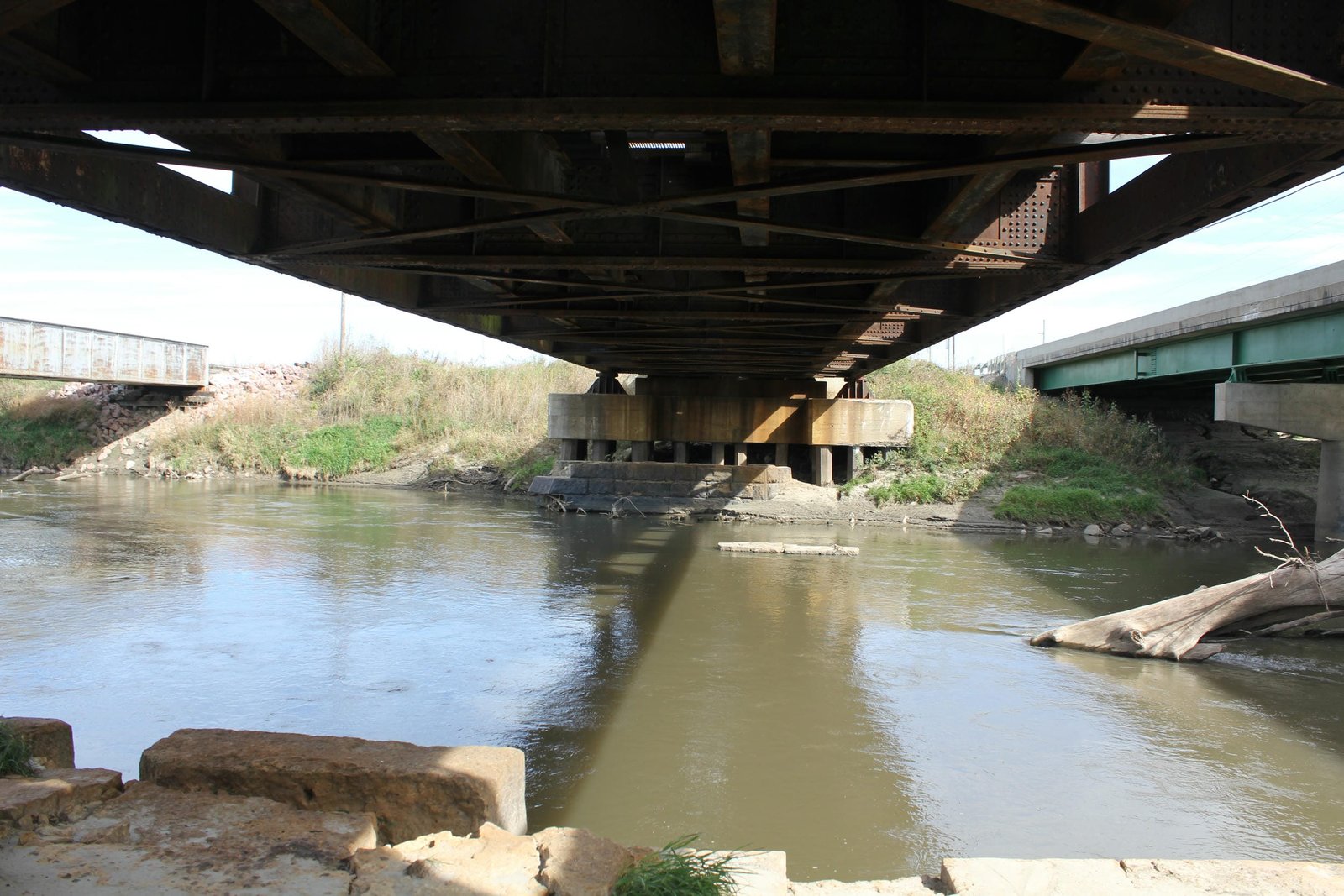 Under truss span